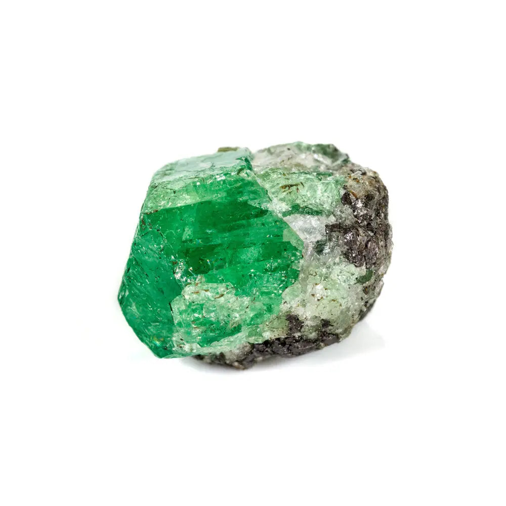 Grenat Vert: Origine Vertus et Propriétés de la Pierre