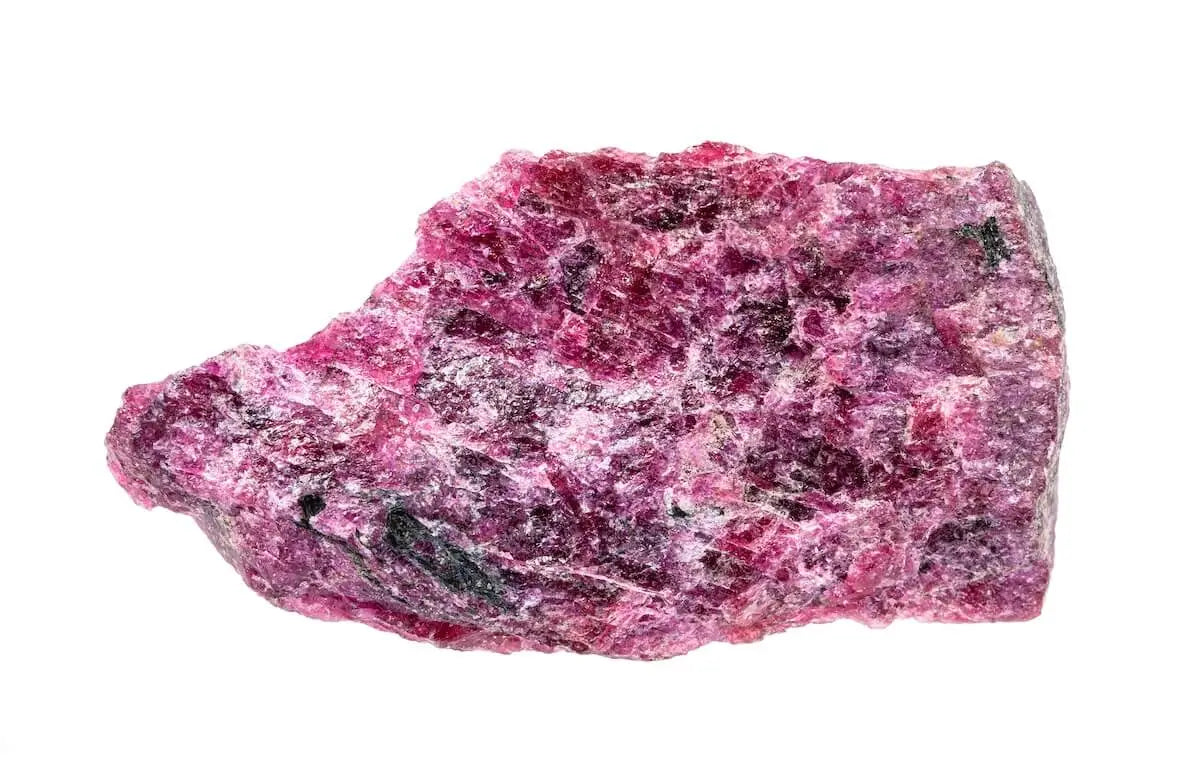 Eudialyte: Minéralogie et Vertus de la Pierre