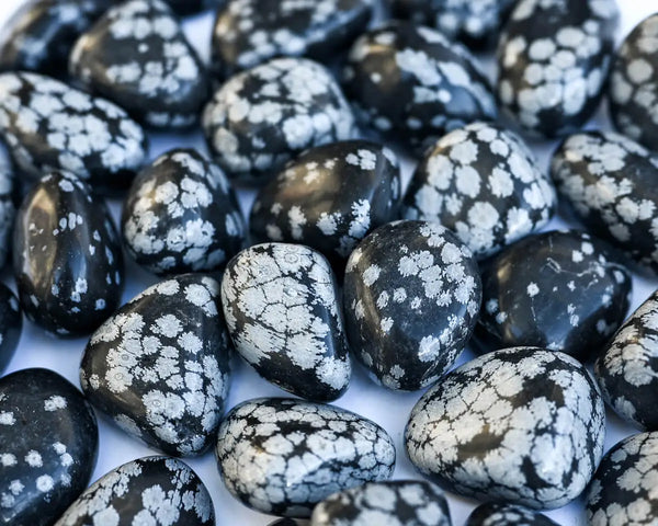 Obsidienne: Origine Vertus et Propriétés de la Pierre