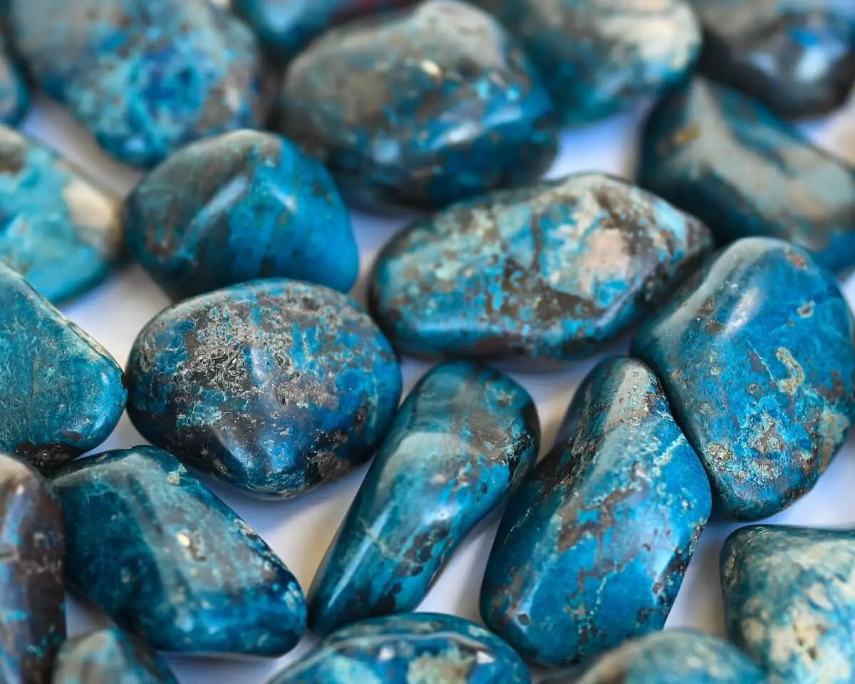 Shattuckite: Origine et Propriétés de la Pierre