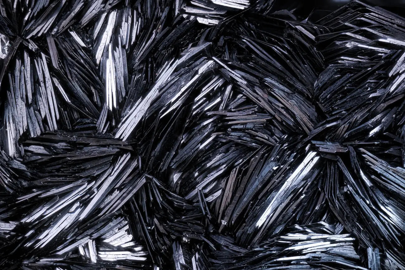 Spécularite: Origine Vertus et Propriétés de la Pierre