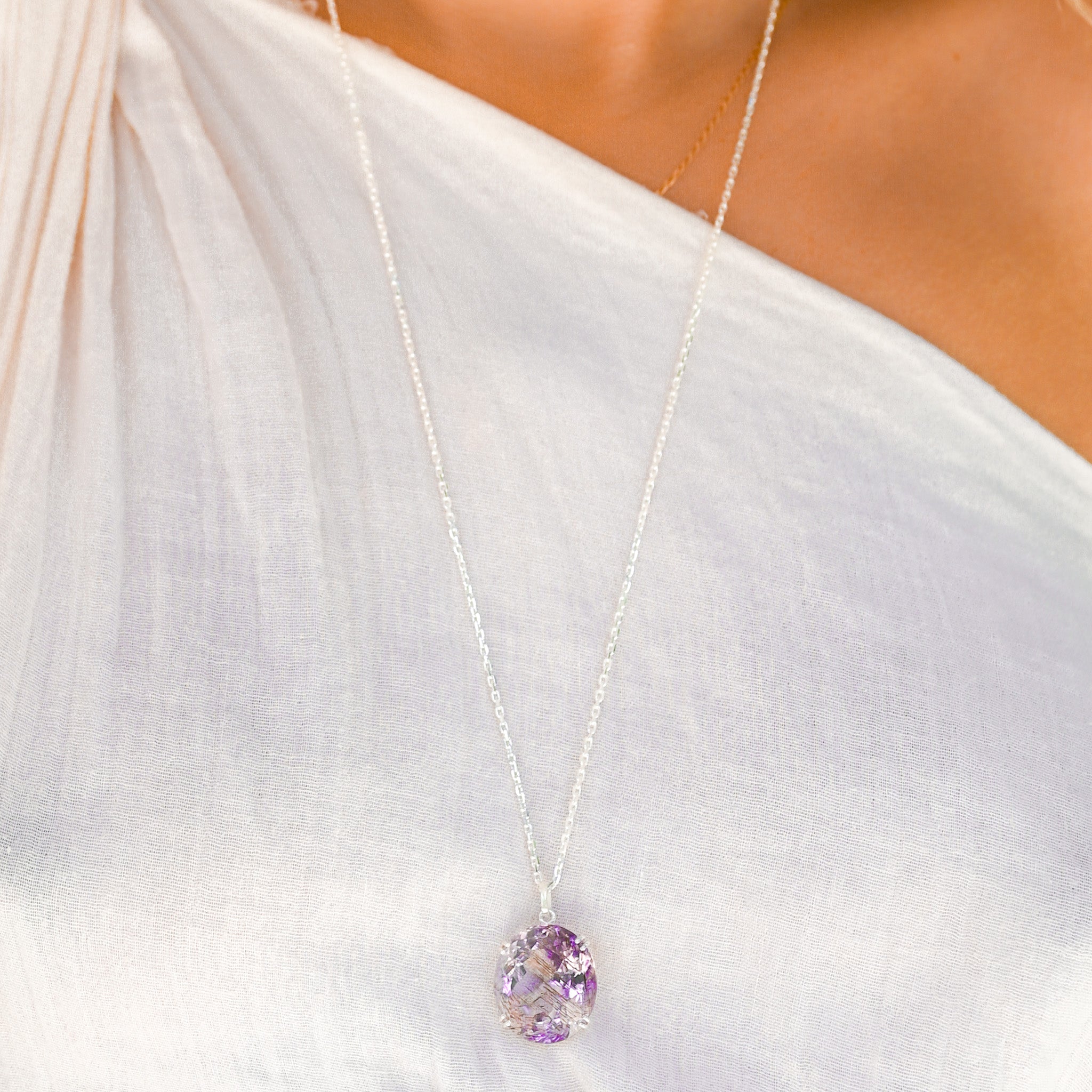 Collier 3 Rangs En Améthyste Naturelle - 220 Carats - Fermoir Camée Nacre - Neuf
