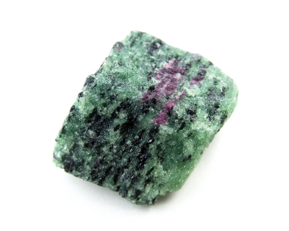 Zoisite: Minéralogie et Vertus de la Pierre en Lithothérapie