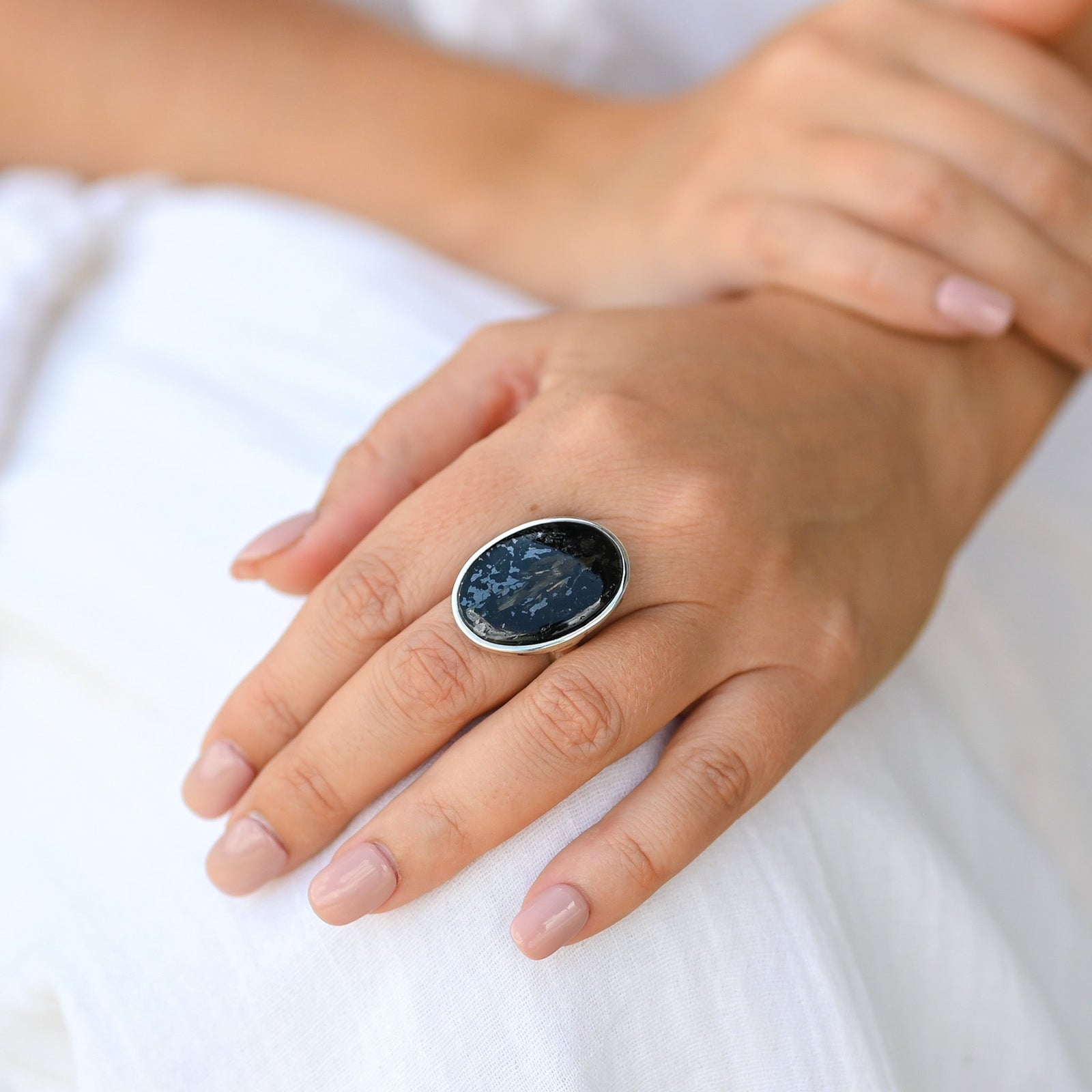 Bague Nuummite