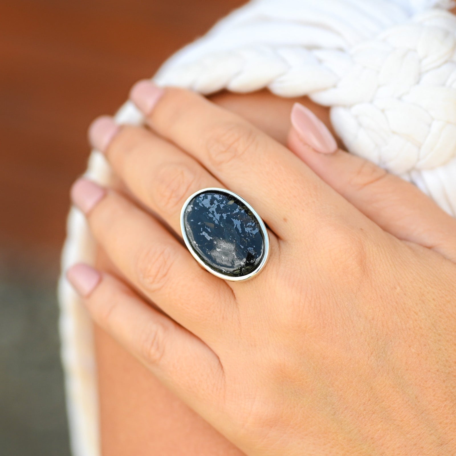 Bague Nuummite