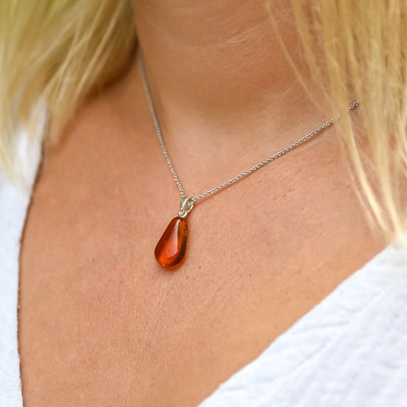 Collier d’Ambre rouge | Univers Minéral