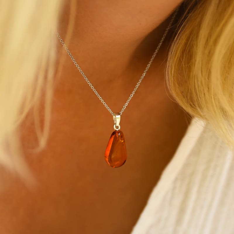 Collier d’Ambre rouge | Univers Minéral