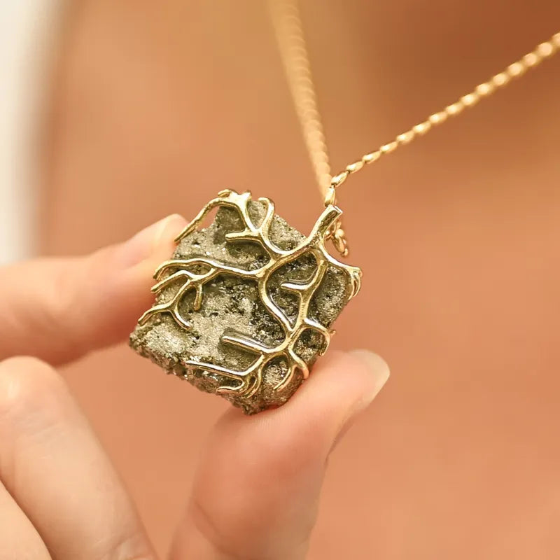 Collier en Pyrite brute