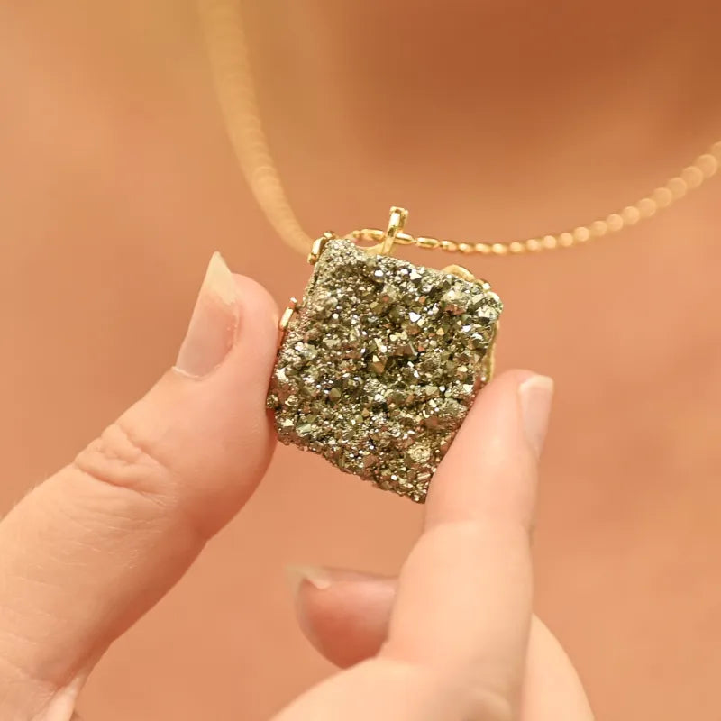 Collier en Pyrite brute