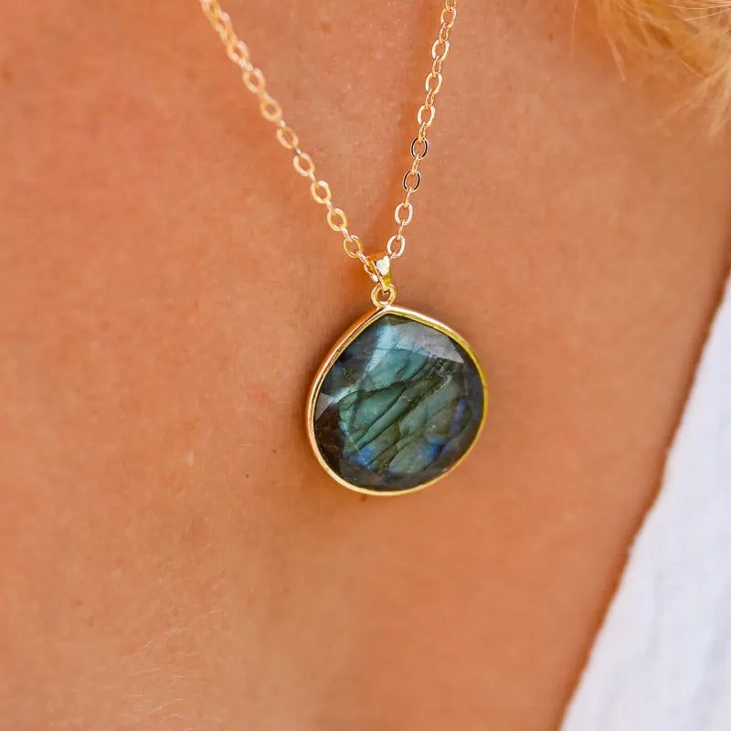 Collier Pierre Naturelle Labradorite- Goutte- Plaqué or - Tous les Colliers/ Colliers Pendentif - paradise-julia Collier Pierre Naturelle Labradorite- Goutte- Plaqué or - Tous les Colliers/ Colliers Pendentif - paradise-julia
