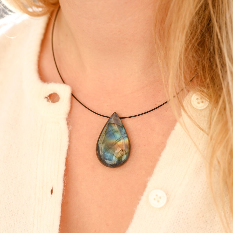 Collier labradorite reflet bleu doré | Univers Minéral