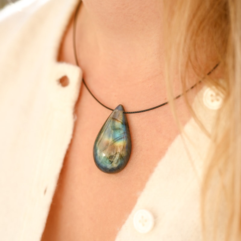 Collier labradorite reflet bleu doré | Univers Minéral