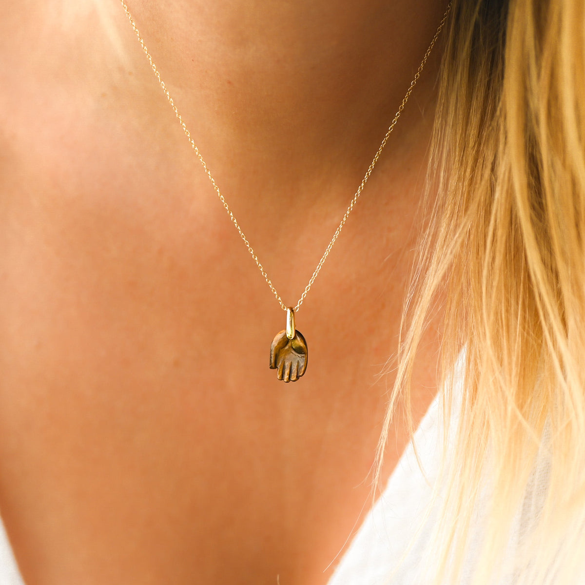 Collier ’Main’