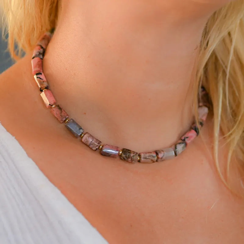 Collier Ras du Cou en Rhodonite