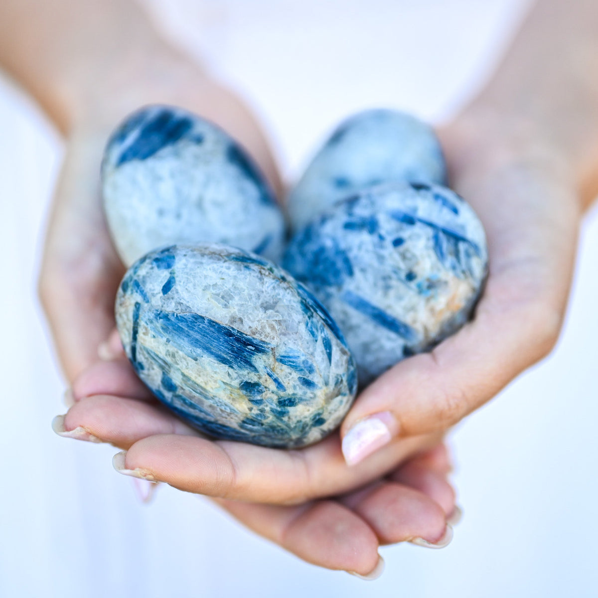 Cyanite bleue sur Quartz - Galet