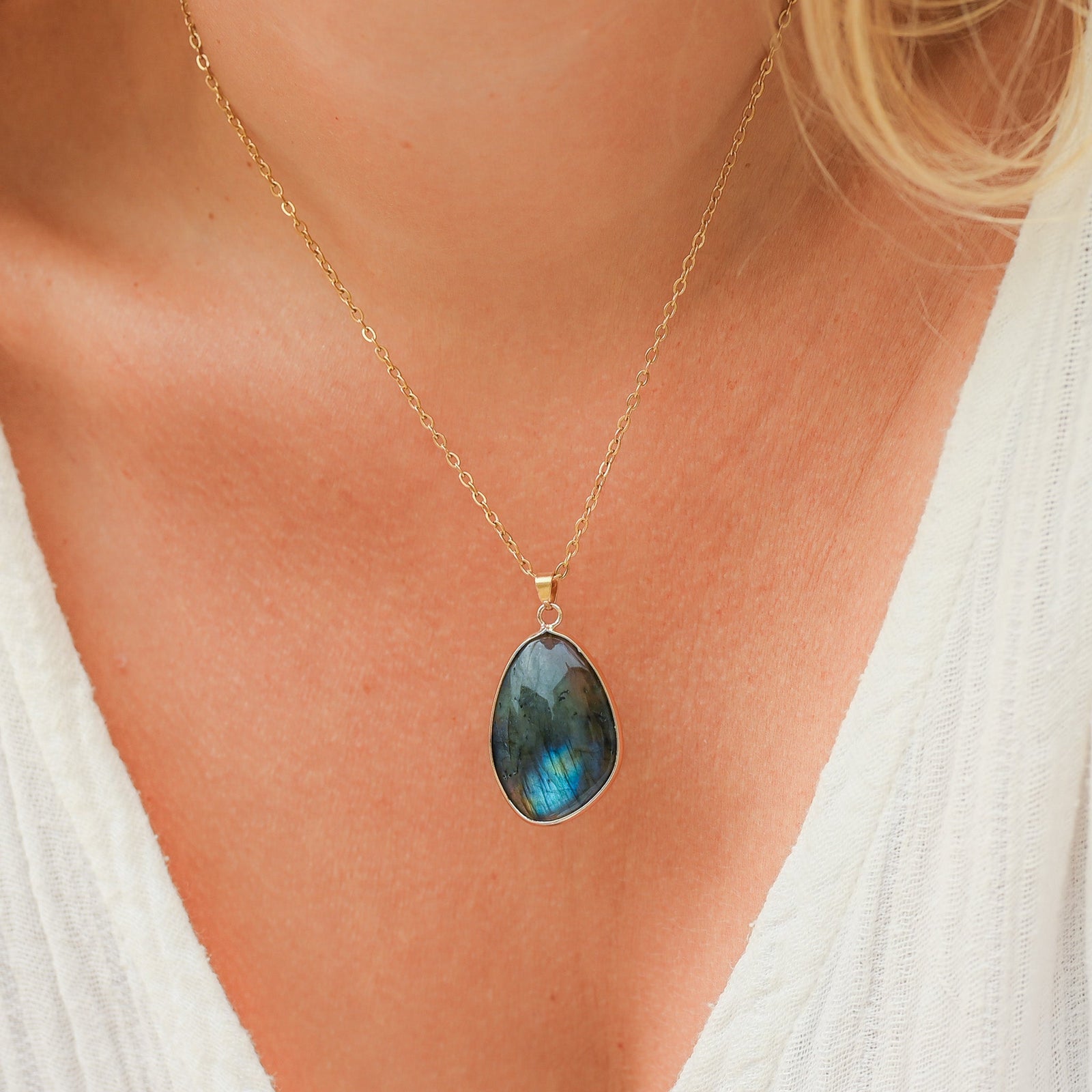 Labradorite collier