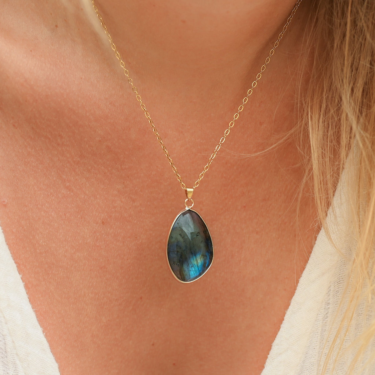 Labradorite collier