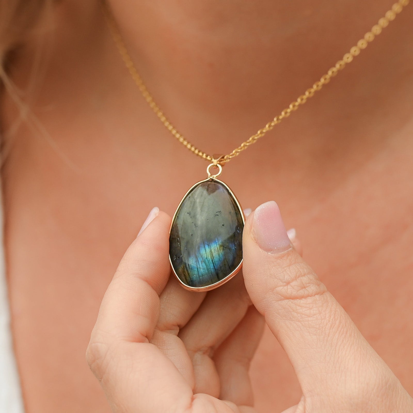 Labradorite collier