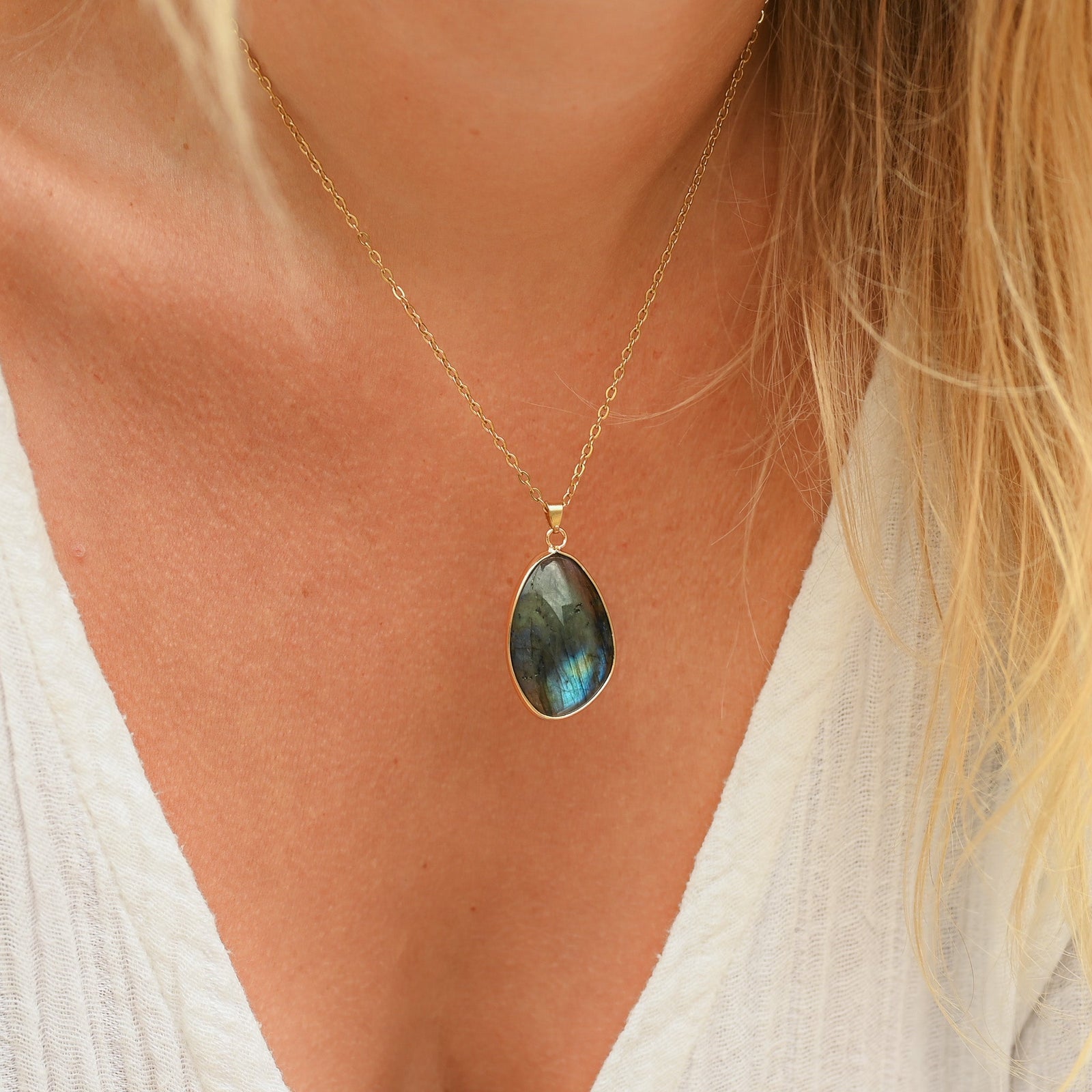 Labradorite collier