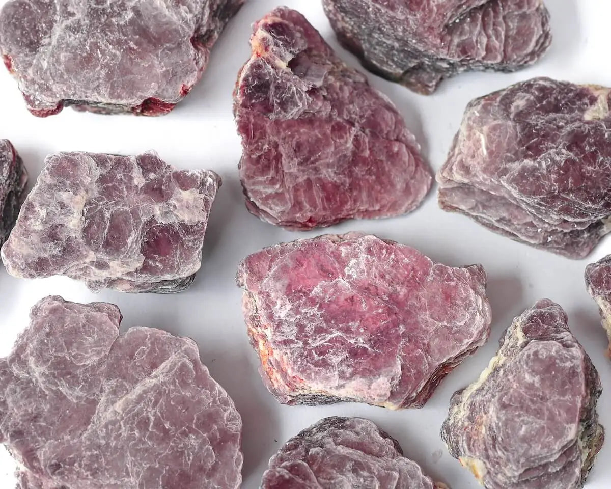 Lépidolite: Origine Vertus et Propriétés de la Pierre