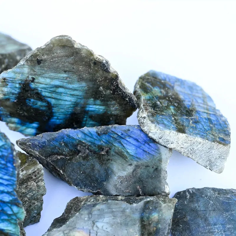 Petit galet de Labradorite polie de Madagascar - Pierre de protection Petit galet de Labradorite polie de Madagascar - Pierre de protection
