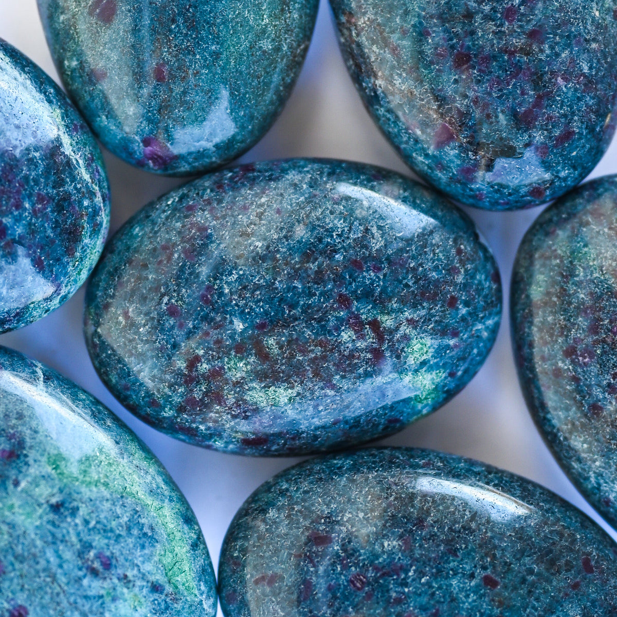 Rubis sur Cyanite - Galet