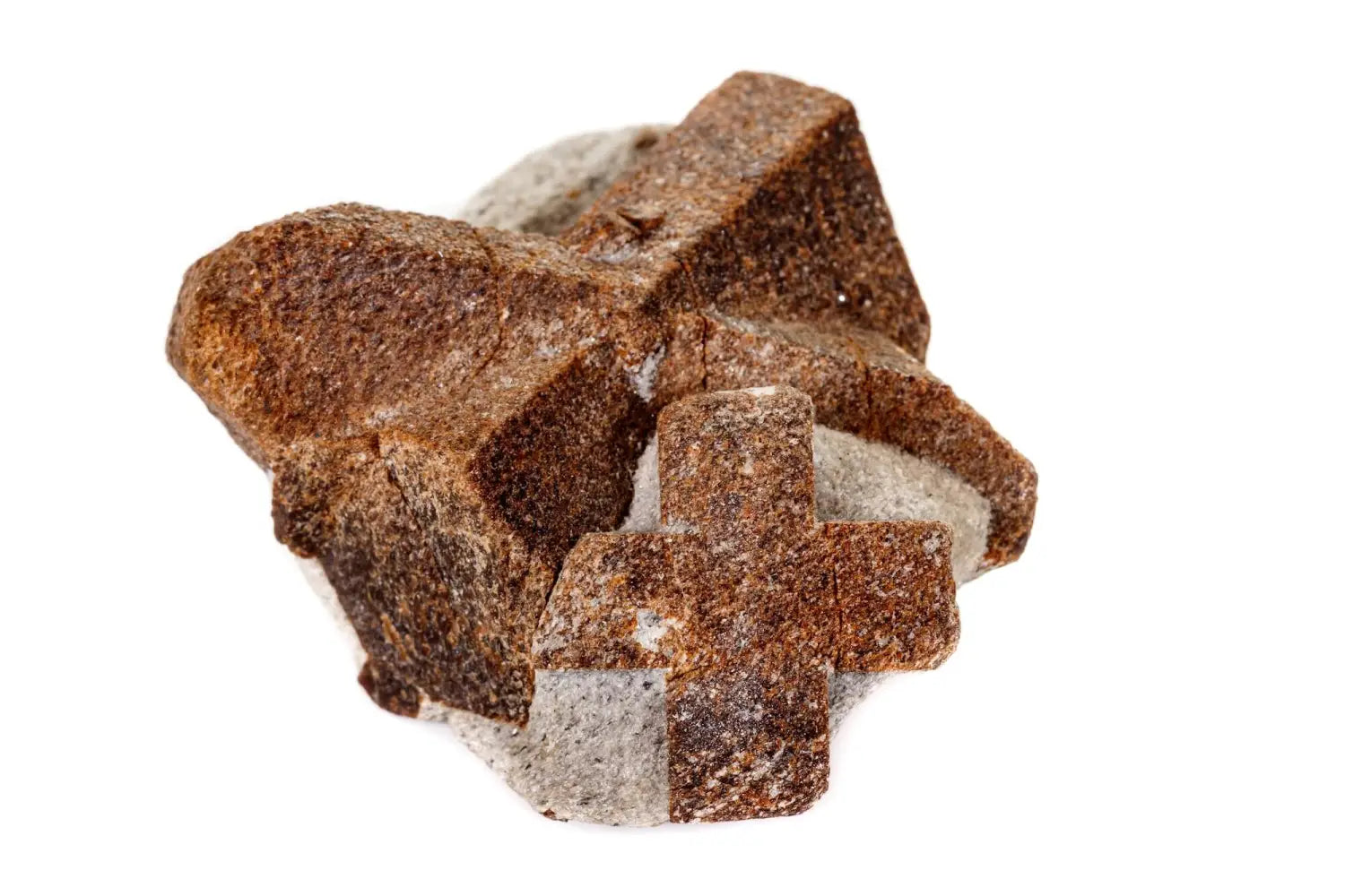 Staurotide: Origine Vertus et propriétés de la pierre