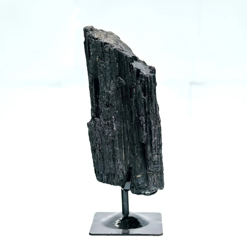 Tourmaline noire sur socle