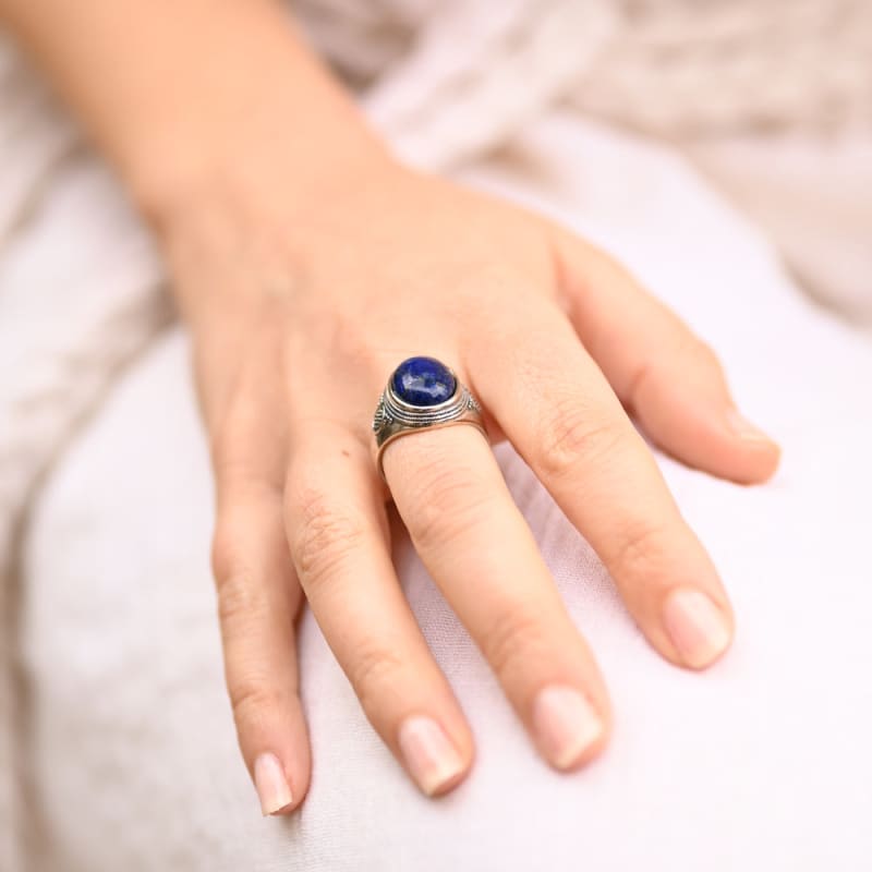 Belle bague en argent sterling 925 avec pierre précieuse tanzanite à Belle bague en argent sterling 925 avec pierre précieuse tanzanite à