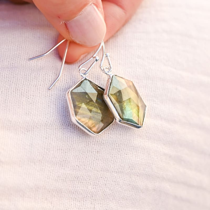 Boucle d’oreille Labradorite Sacrée | Univers Minéral