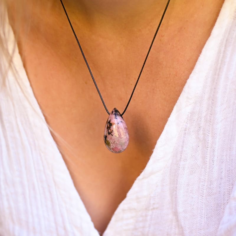collier rhodonite