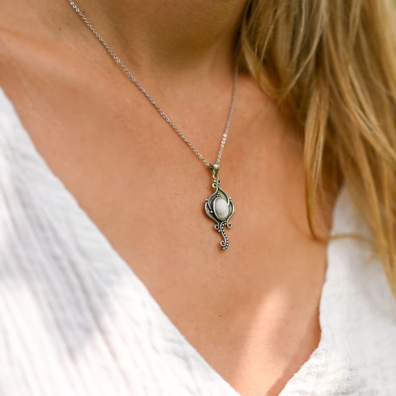Pendentif femme Pierre de Lune | Univers Minéral